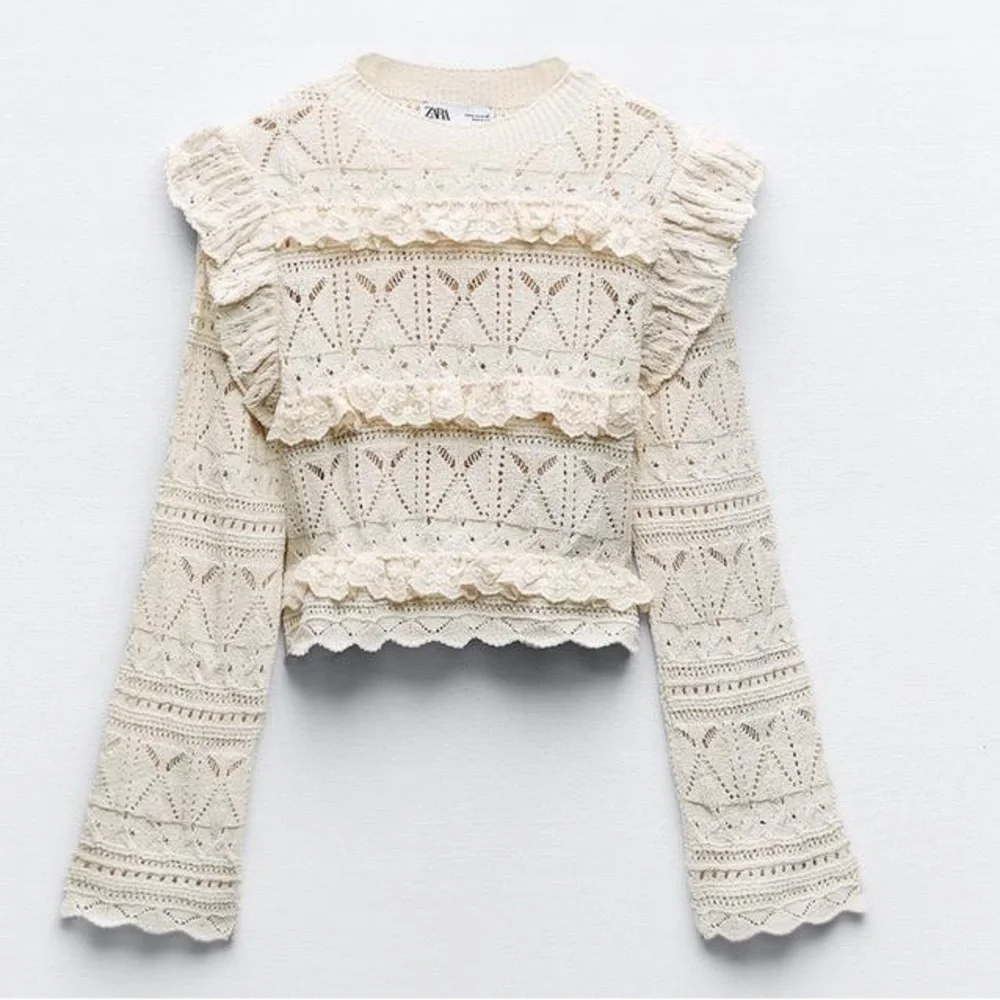 NWT. Zara Ecru Pointelle Ruffled Knit Top. Size L.